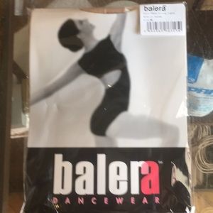 Girl’s suntan stirrup tights